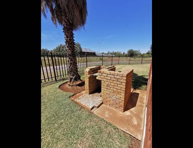 2 BEDROOM PROPERTY TO RENT IN DASSIE RAND